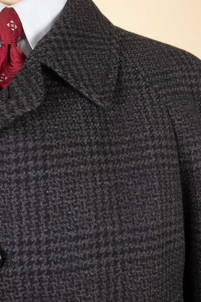 SWEDISH 1950S/1960S DARK GREY CHECKERED RAGLAN OVERCOAT BY DRESS. SIZE CA EU 48