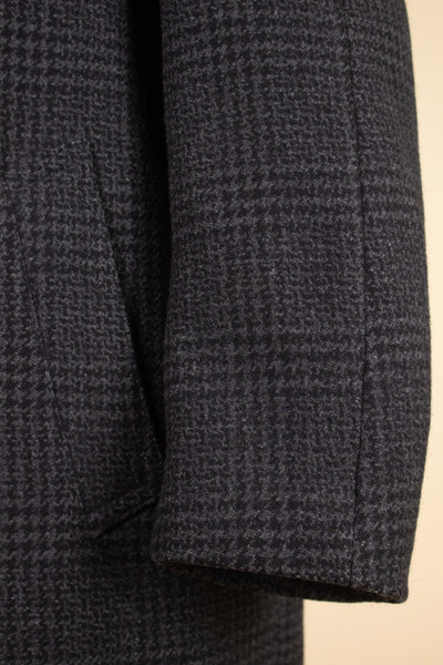 SWEDISH 1950S/1960S DARK GREY CHECKERED RAGLAN OVERCOAT BY DRESS. SIZE CA EU 48