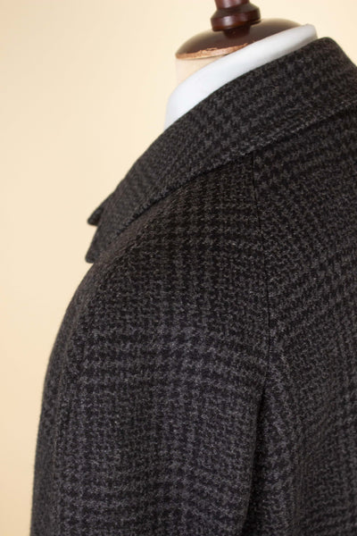 SWEDISH 1950S/1960S DARK GREY CHECKERED RAGLAN OVERCOAT BY DRESS. SIZE CA EU 48