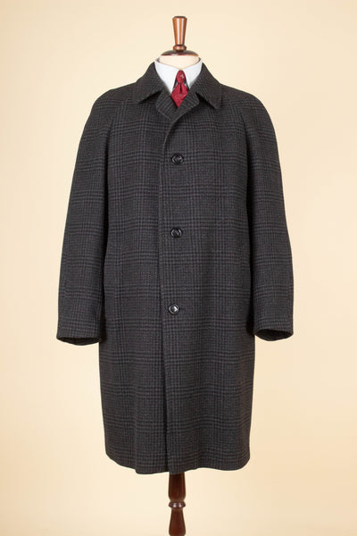 SWEDISH 1950S/1960S DARK GREY CHECKERED RAGLAN OVERCOAT BY DRESS. SIZE CA EU 48