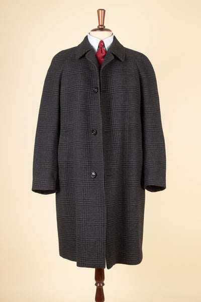 SWEDISH 1950S/1960S DARK GREY CHECKERED RAGLAN OVERCOAT BY DRESS. SIZE CA EU 48