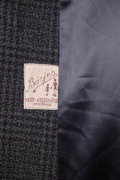 SWEDISH 1950S/1960S DARK GREY CHECKERED RAGLAN OVERCOAT BY DRESS. SIZE CA EU 48