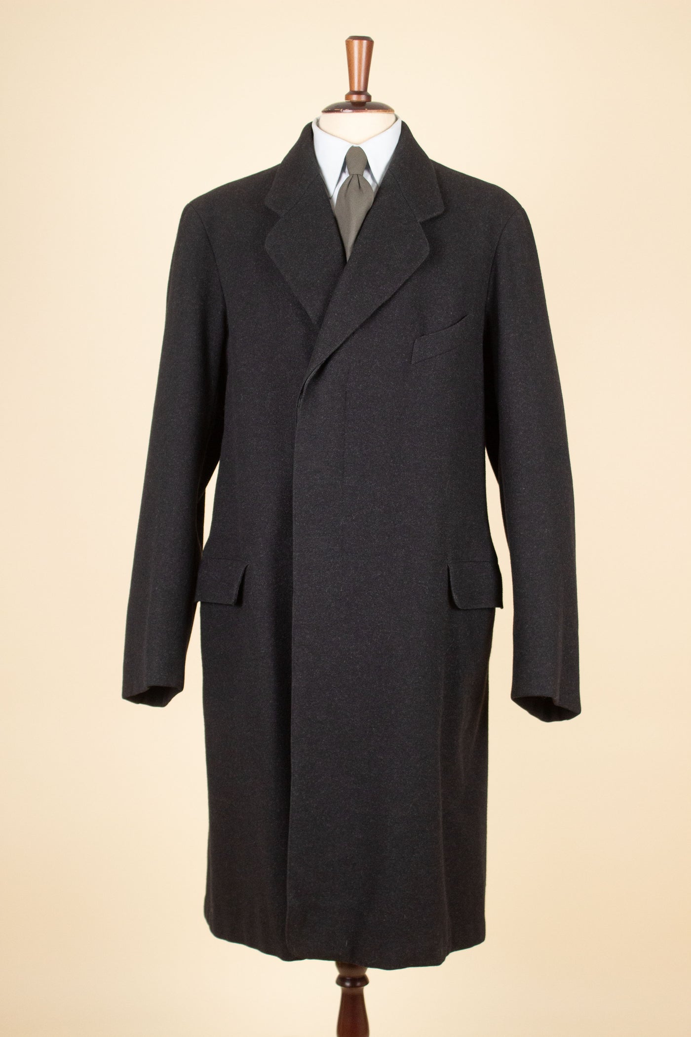 SWEDISH 1910S/1920S DARK GREY SINGLE BREASTED BESPOKE OVERCOAT. SIZE CA EU 46-48