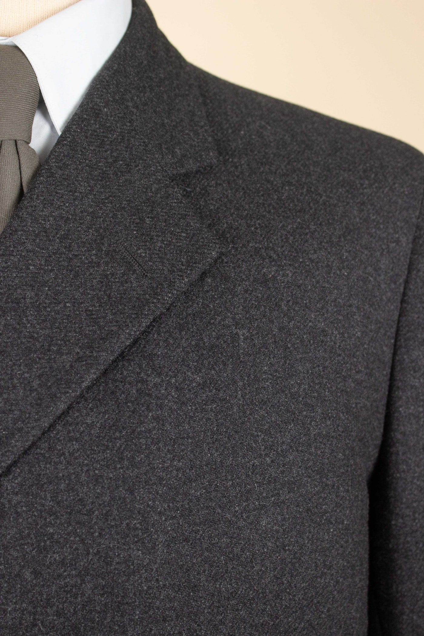 SWEDISH 1958 MID GREY SINGLEBREASTED BESPOKE OVERCOAT BY BRÖDERNA WILUND. SIZE CA EU 48-50