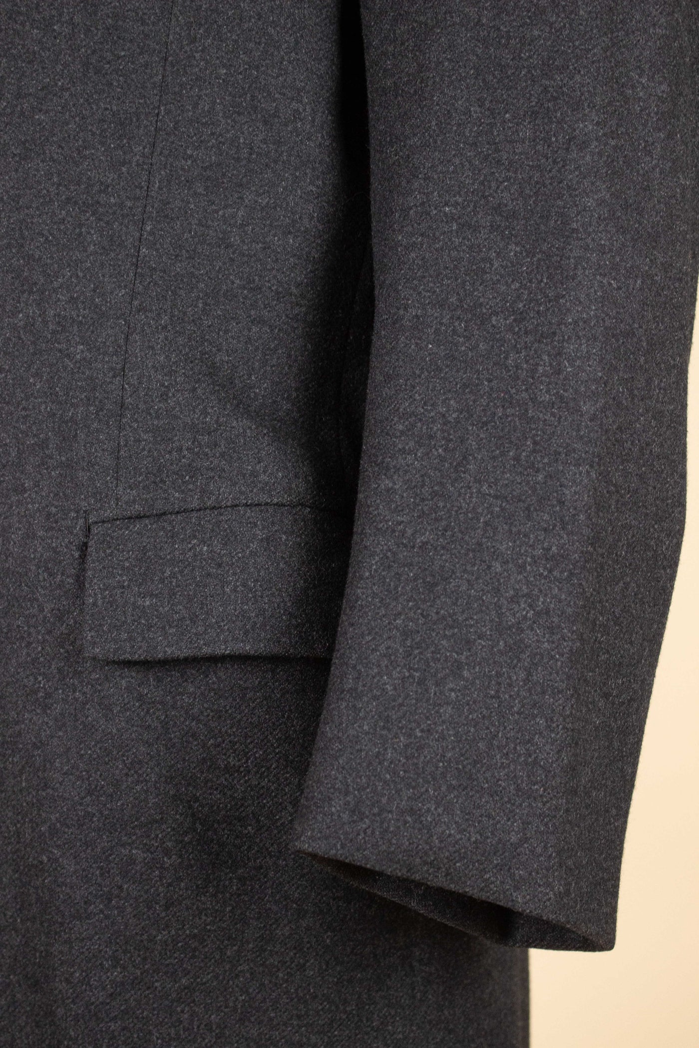 SWEDISH 1958 MID GREY SINGLEBREASTED BESPOKE OVERCOAT BY BRÖDERNA WILUND. SIZE CA EU 48-50