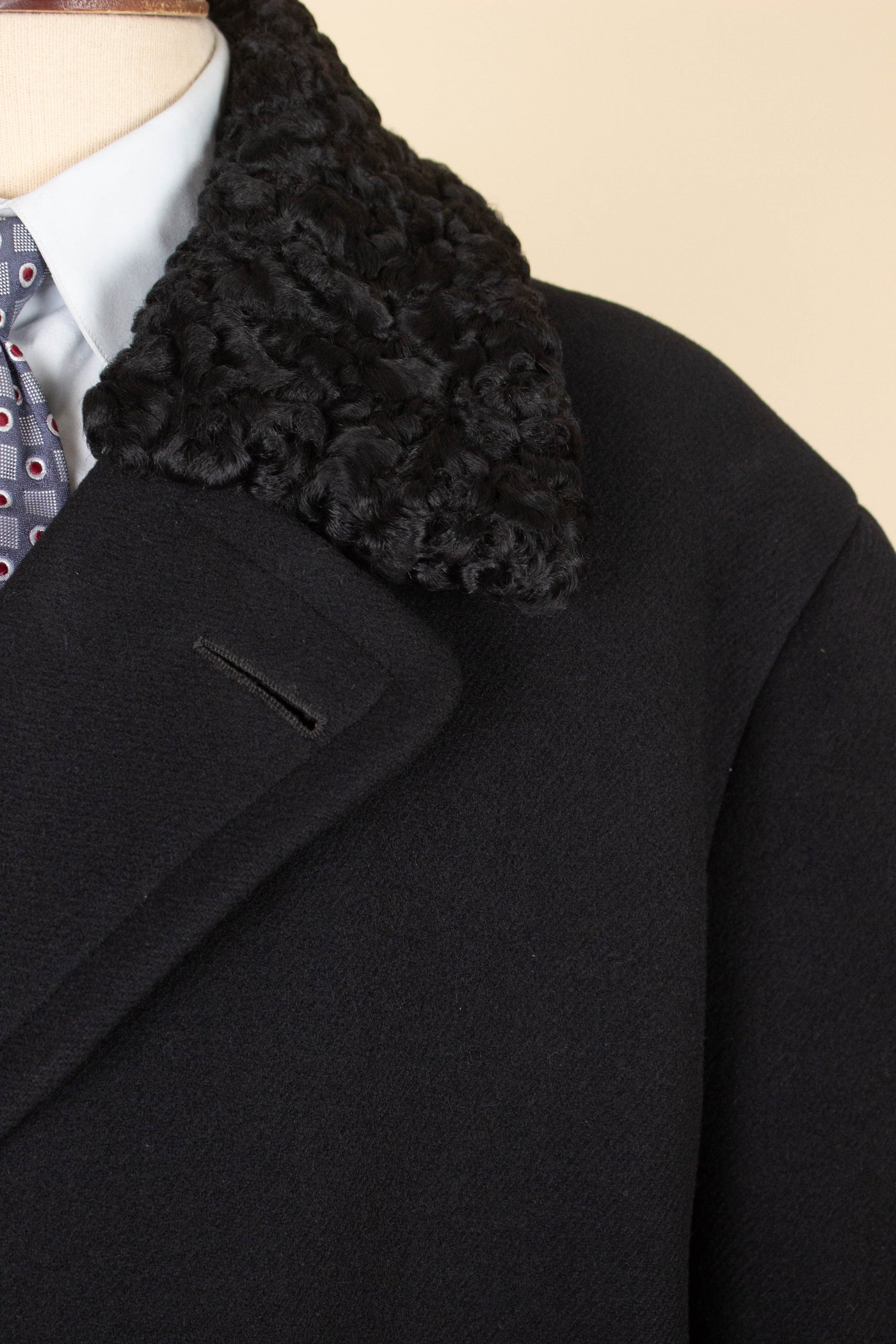 SWEDISH 1940S BLACK PERSIAN COLLAR DOUBLE BREASTED COAT. SIZE CA EU 52