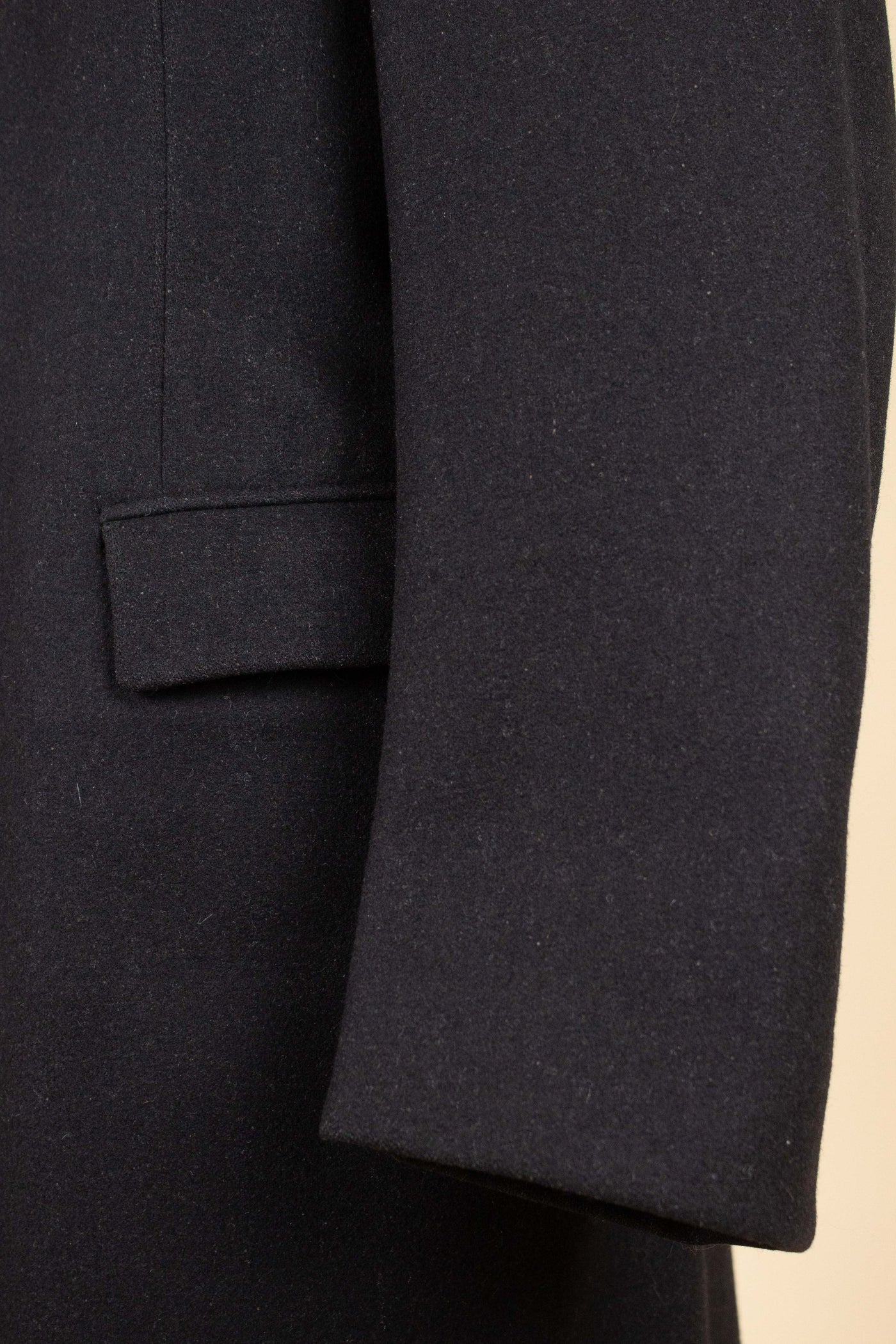 1940S SWEDISH BLACK SINGLE BREASTED OVERCOAT BY UNKNOWN MAKER. SIZE CA EU 52-54