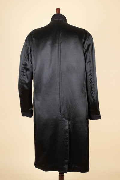 1940S SWEDISH BLACK SINGLE BREASTED OVERCOAT BY UNKNOWN MAKER. SIZE CA EU 52-54