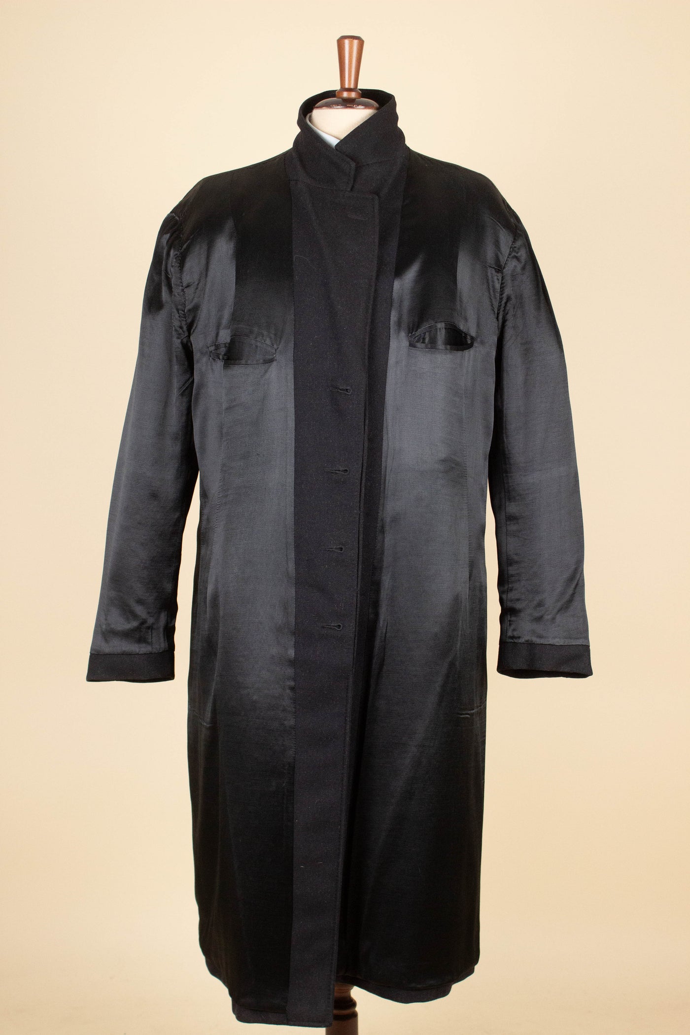 1940S SWEDISH BLACK SINGLE BREASTED OVERCOAT BY UNKNOWN MAKER. SIZE CA EU 52-54