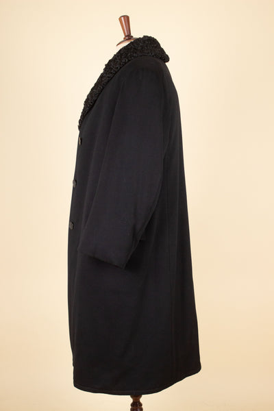 SWEDISH 1920S/1930 BLACK DOUBLE BREASTED OVERCOAT WITH FUR LINING BY PUB. SIZE CA EU 50