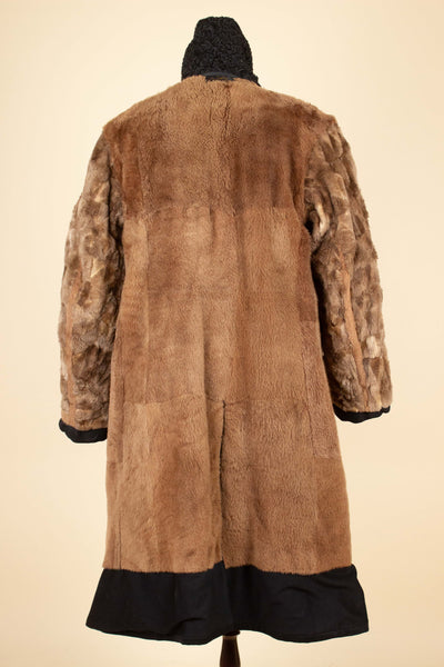 SWEDISH 1920S/1930 BLACK DOUBLE BREASTED OVERCOAT WITH FUR LINING BY PUB. SIZE CA EU 50