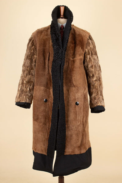 SWEDISH 1920S/1930 BLACK DOUBLE BREASTED OVERCOAT WITH FUR LINING BY PUB. SIZE CA EU 50