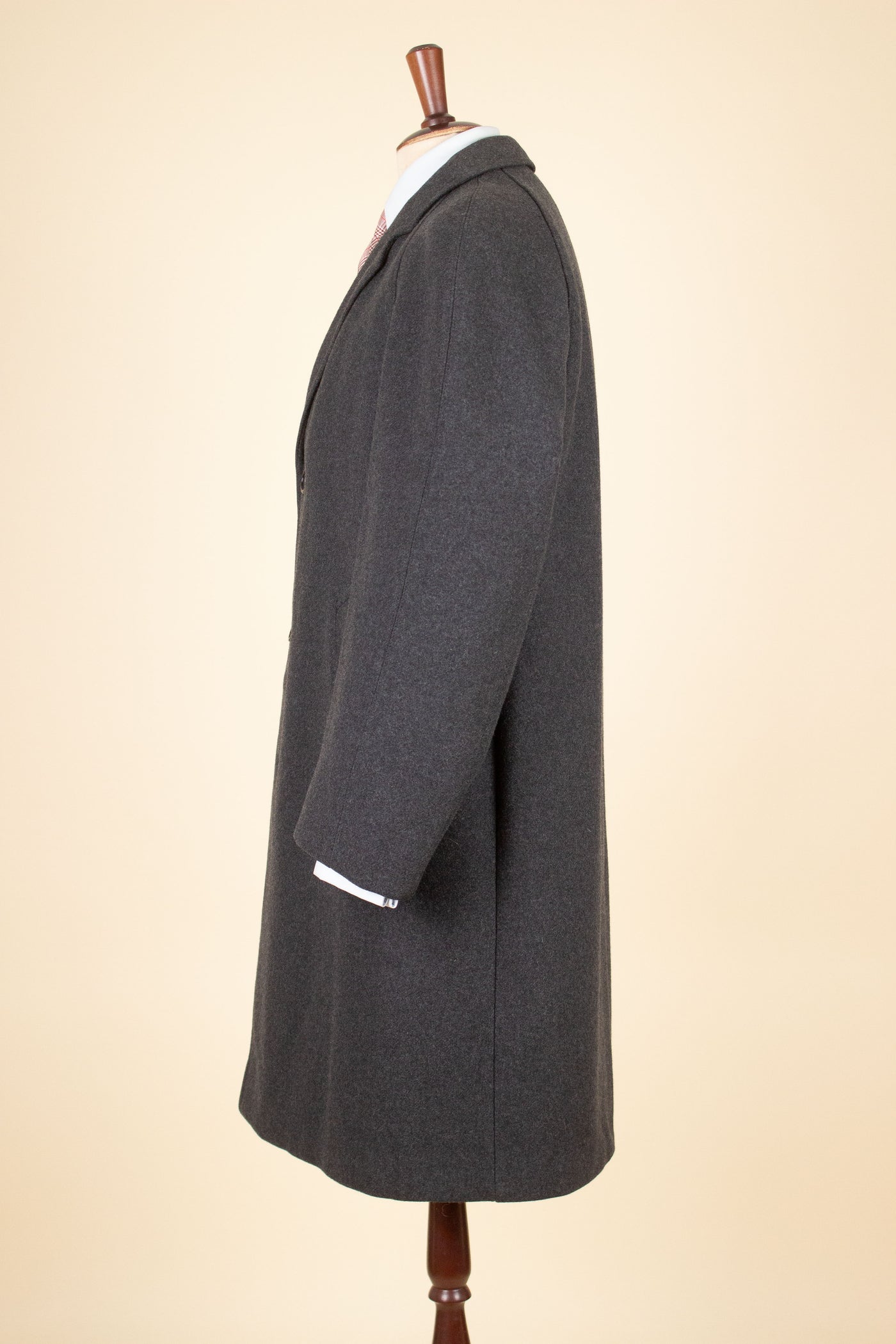 SWEDISH 1950S DARK GREY SINGLE BREASTED RAGLAN OVERCOAT BY JUNEX. SIZE CA EU 48