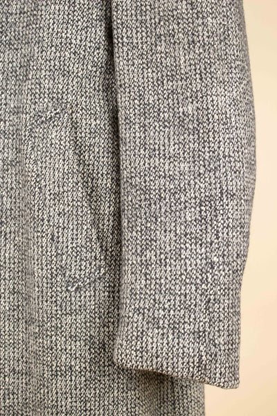 SWEDISH 1950S GREY MINGLED SINGLE BREASTED RAGLAN TWEED COAT. SIZE CA EU 50