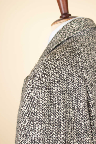 SWEDISH 1950S GREY MINGLED SINGLE BREASTED RAGLAN TWEED COAT. SIZE CA EU 50