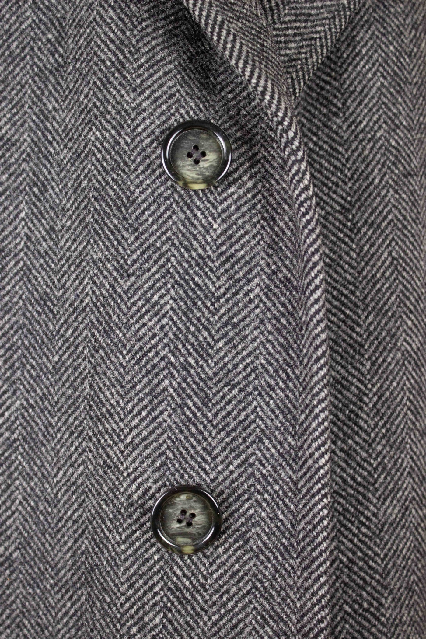 SWEDISH 1940S/1950S BESPOKE GREY HERRINGBONE OVERCOAT BY UNKNOWN MAKER. SIZE CA EU 52