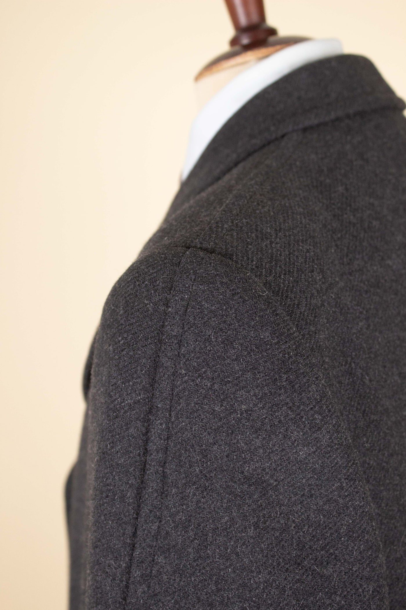 1930S/1940S SWEDISH GREY SINGLE BREASTED OVERCOAT BY RANG. SIZE CA EU 50