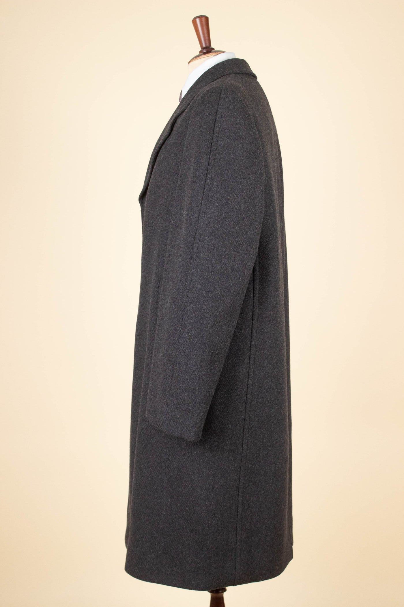 1930S/1940S SWEDISH GREY SINGLE BREASTED OVERCOAT BY RANG. SIZE CA EU 50