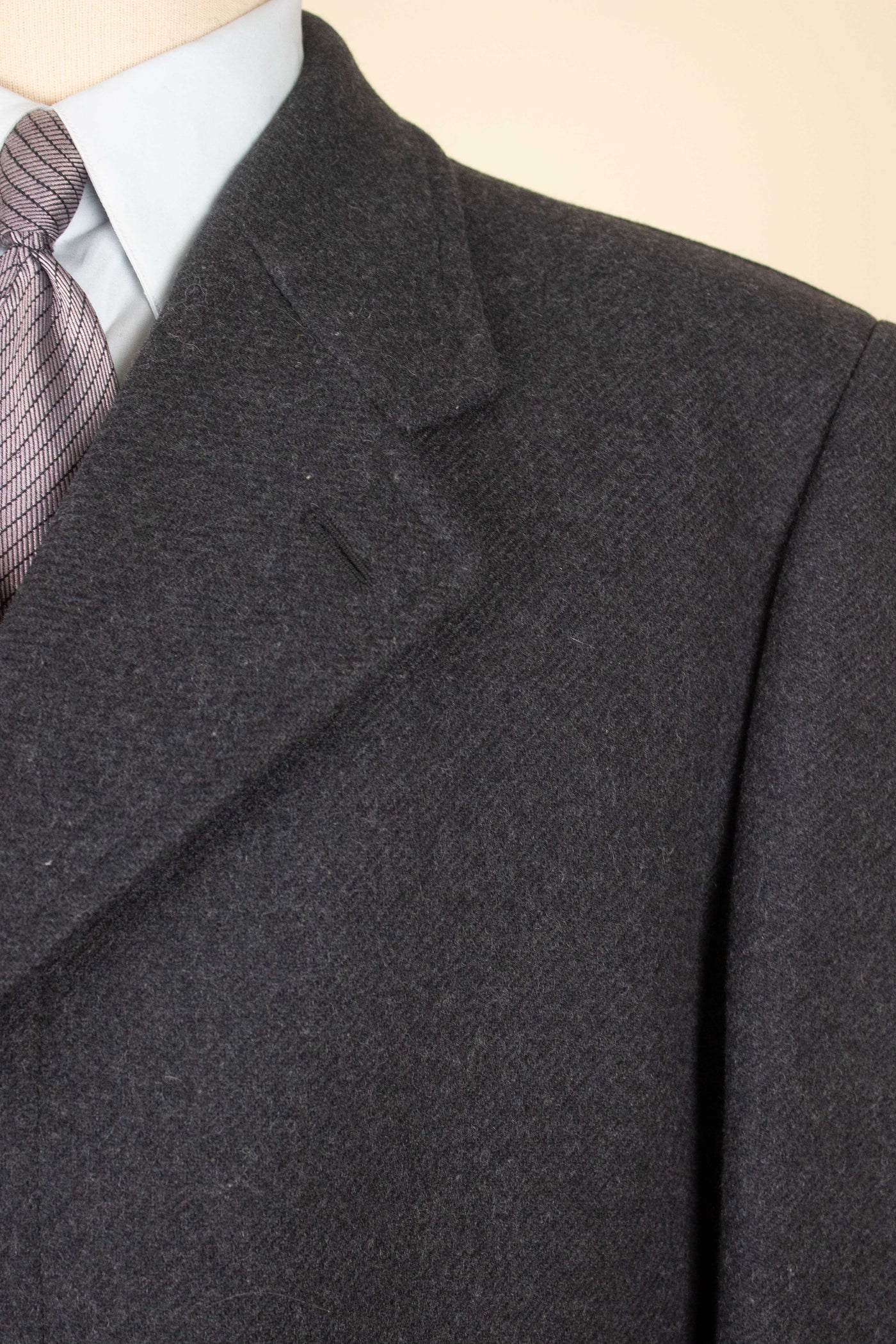 1930S/1940S SWEDISH GREY SINGLE BREASTED OVERCOAT BY RANG. SIZE CA EU 50