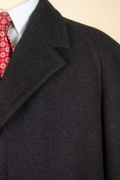 SWEDISH 1940S HEAVYWEIGHT DARK GREY RAGLAN OVERCOAT. SIZE CA EU 48