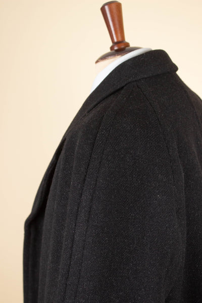 SWEDISH 1940S HEAVYWEIGHT DARK GREY RAGLAN OVERCOAT. SIZE CA EU 48