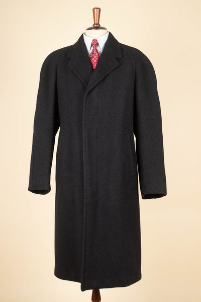 SWEDISH 1940S HEAVYWEIGHT DARK GREY RAGLAN OVERCOAT. SIZE CA EU 48