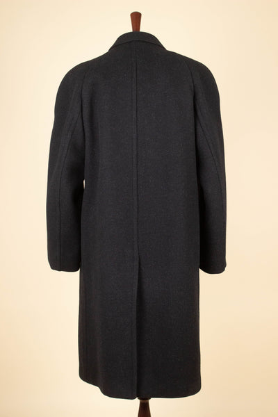 SWEDISH 1940S HEAVYWEIGHT DARK GREY RAGLAN OVERCOAT. SIZE CA EU 48