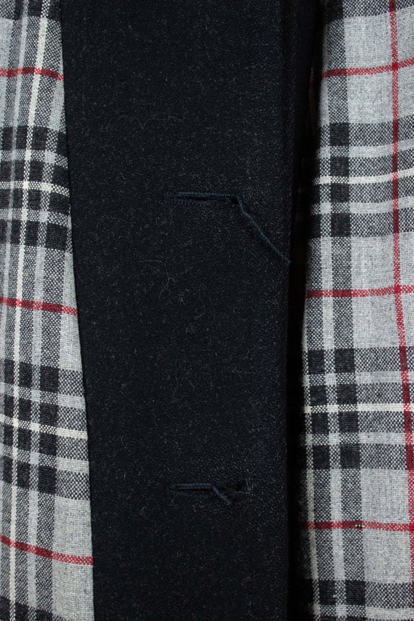 SWEDISH 1940S HEAVYWEIGHT DARK GREY RAGLAN OVERCOAT. SIZE CA EU 48