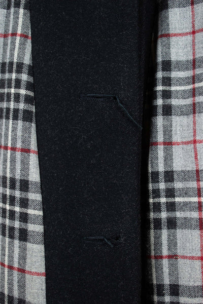 SWEDISH 1940S HEAVYWEIGHT DARK GREY RAGLAN OVERCOAT. SIZE CA EU 48