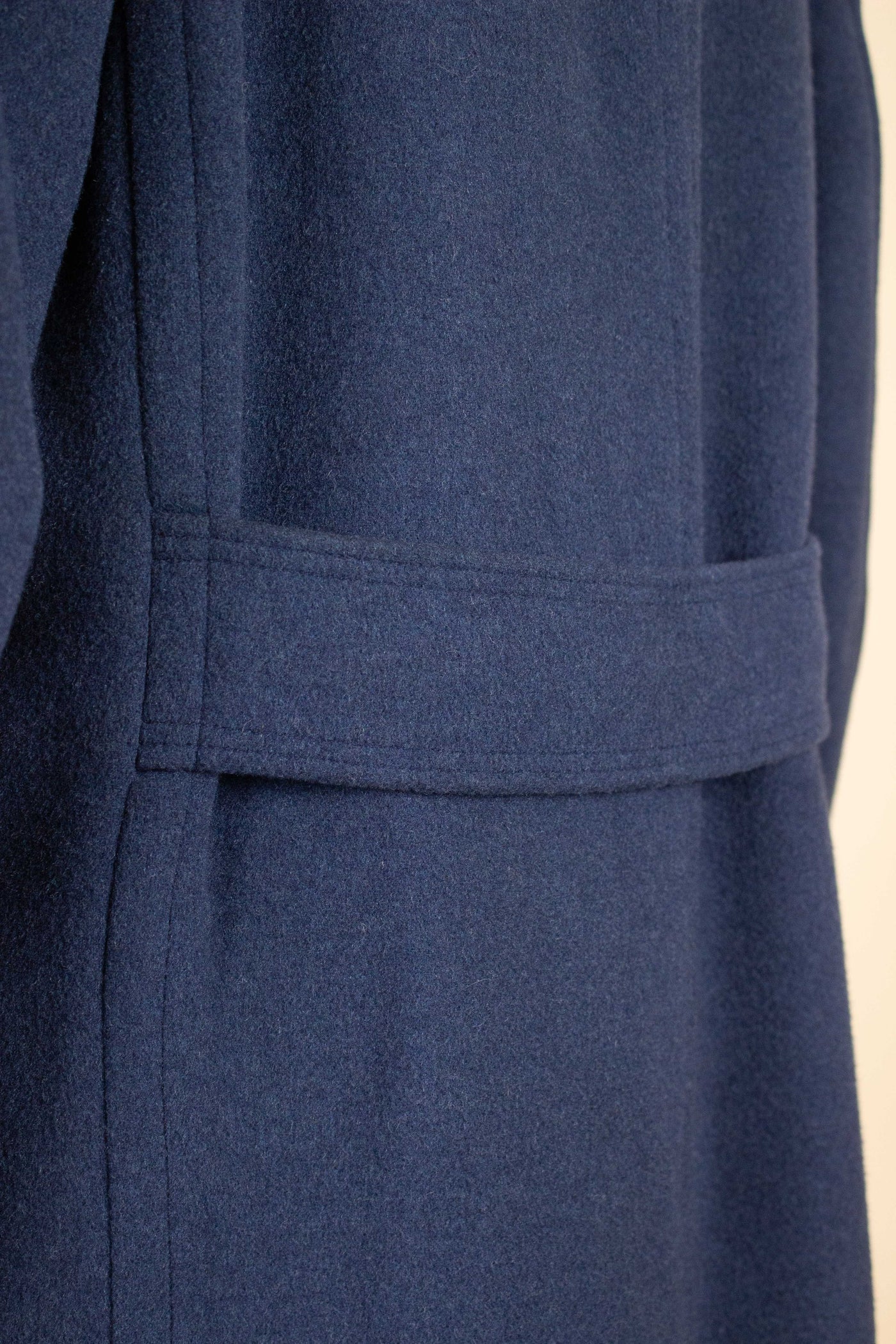 SWEDISH 1940S/1950S BLUE DOUBLE BREASTED OVERCOAT BY STANDARDS HÖRNA. SIZE CA EU  50
