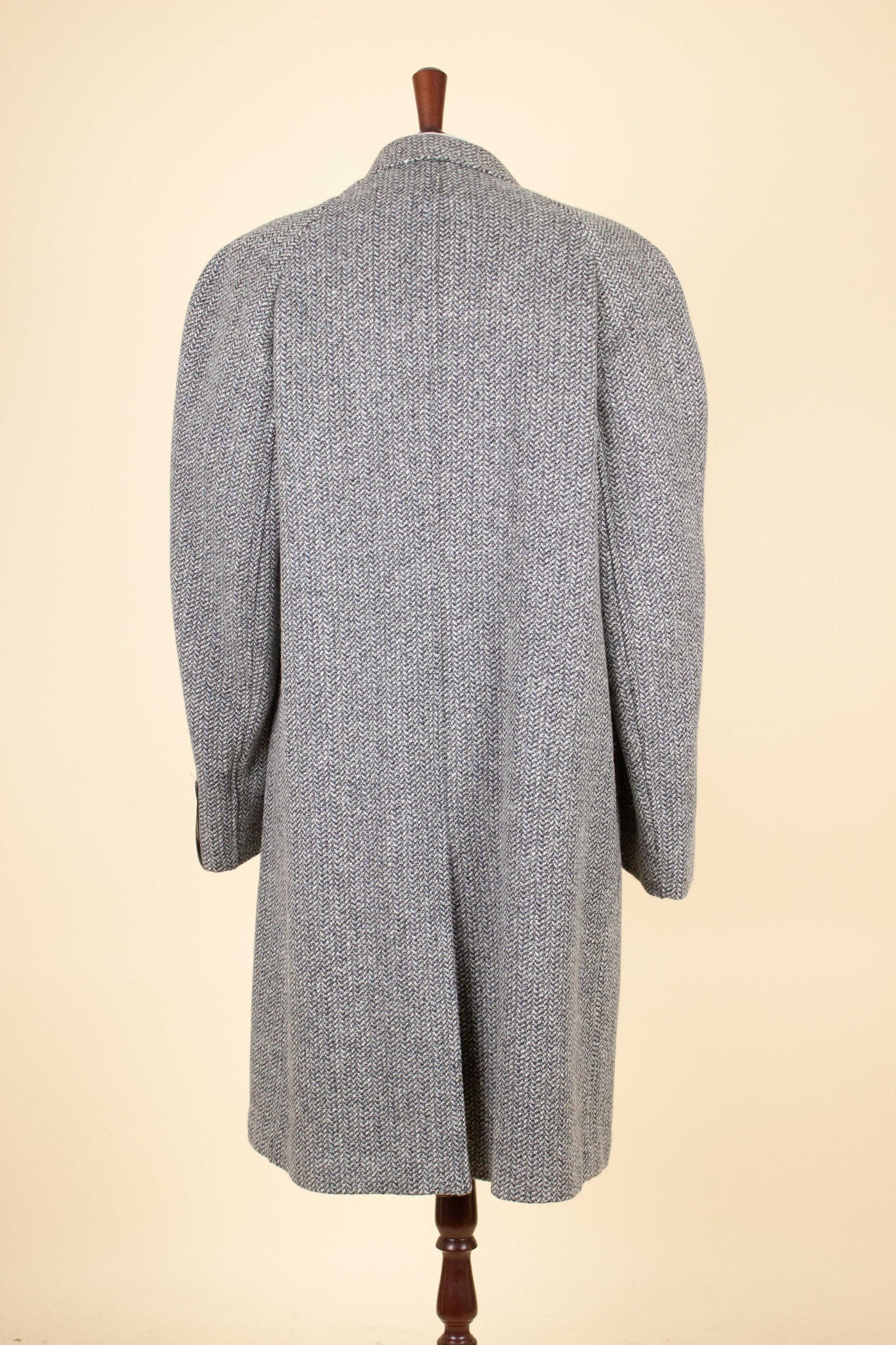 SWEDISH 1950S SINGLE BREASTED RAGLAN DEADSTOCK TWEED COAT BY RYWI. SIZE CA EU 50