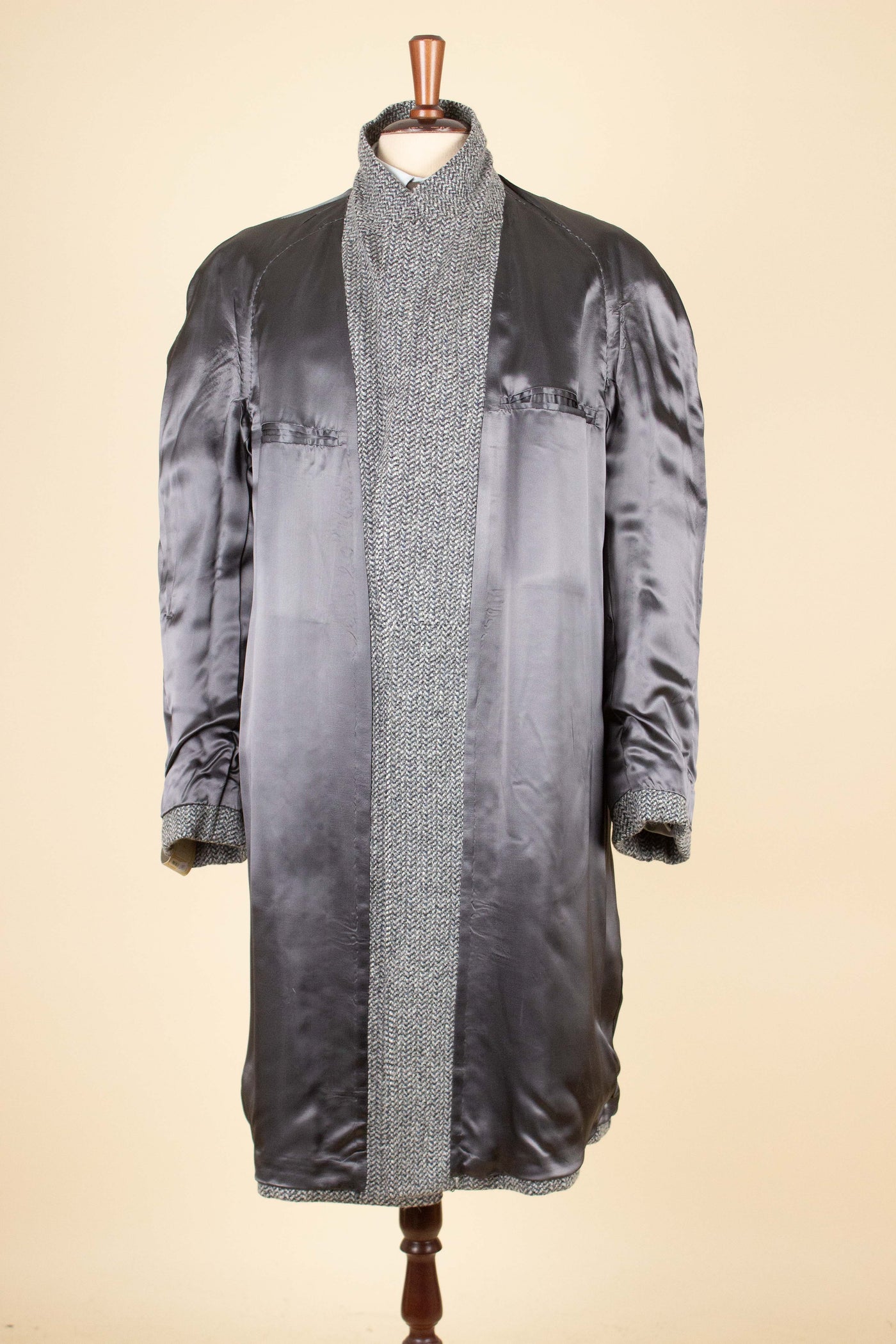 SWEDISH 1950S SINGLE BREASTED RAGLAN DEADSTOCK TWEED COAT BY RYWI. SIZE CA EU 50
