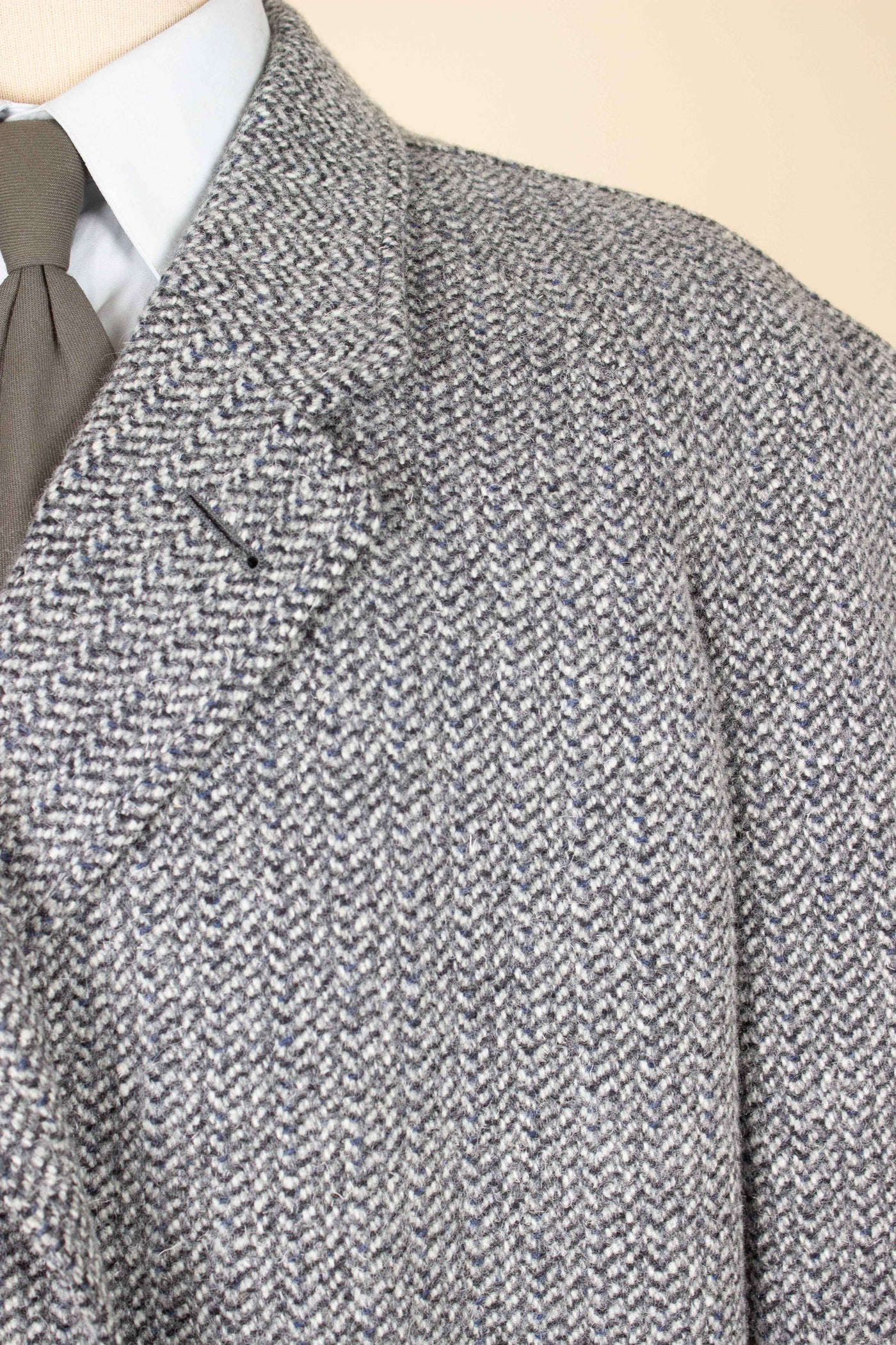 SWEDISH 1950S SINGLE BREASTED RAGLAN DEADSTOCK TWEED COAT BY RYWI. SIZE CA EU 50