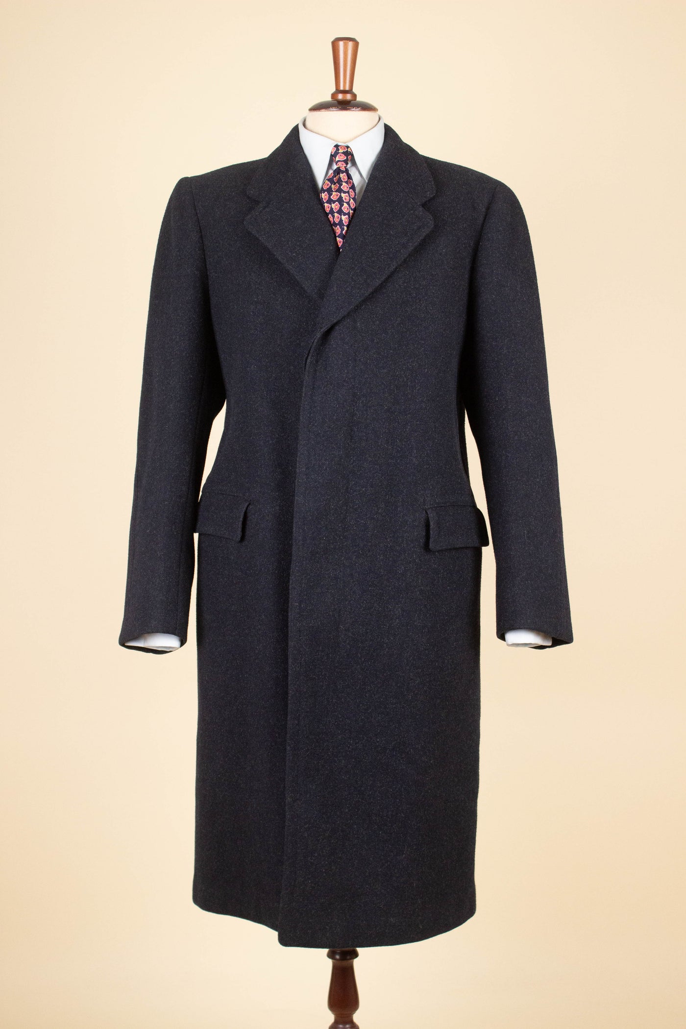 SWEDISH 1930S DARK BLUE-GREY SINGLE BREASTED OVERCOAT BY RANG. SIZE CA EU 48-50