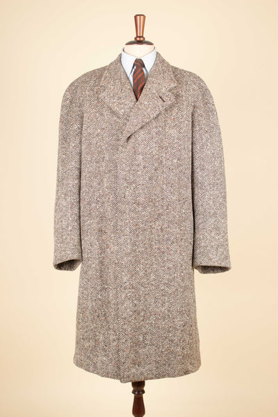 SWEDISH 1940S BROWN HERRINGBONE RAGLAN OVERCOAT BY UNKNOWN MAKER. SIZE CA EU 52