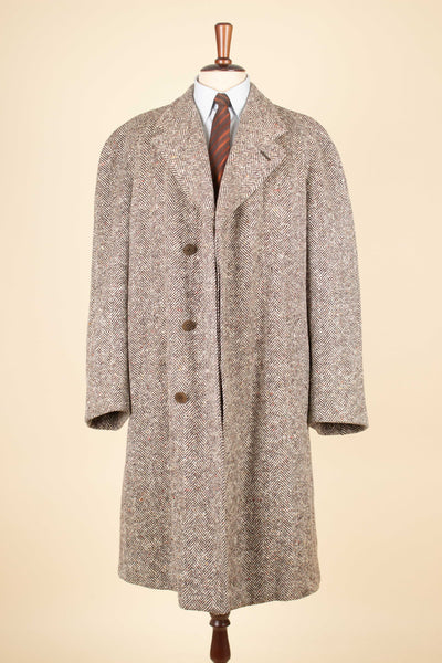 SWEDISH 1940S BROWN HERRINGBONE RAGLAN OVERCOAT BY UNKNOWN MAKER. SIZE CA EU 52
