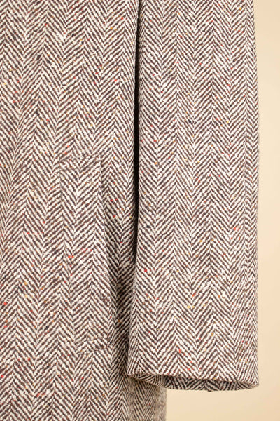 SWEDISH 1940S BROWN HERRINGBONE RAGLAN OVERCOAT BY UNKNOWN MAKER. SIZE CA EU 52