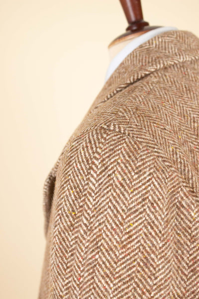 SWEDISH 1940S BROWN HERRINGBONE TWEED CARCOAT BY ÖRNKLÄDER. SIZE CA EU 50