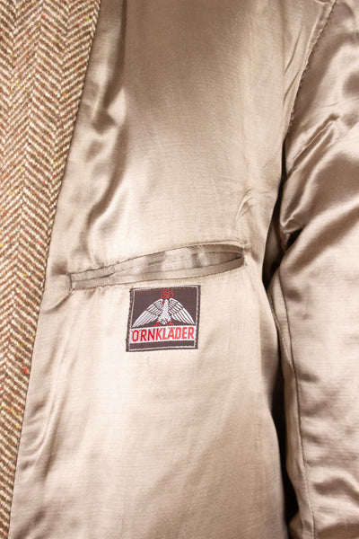 SWEDISH 1940S BROWN HERRINGBONE TWEED CARCOAT BY ÖRNKLÄDER. SIZE CA EU 50