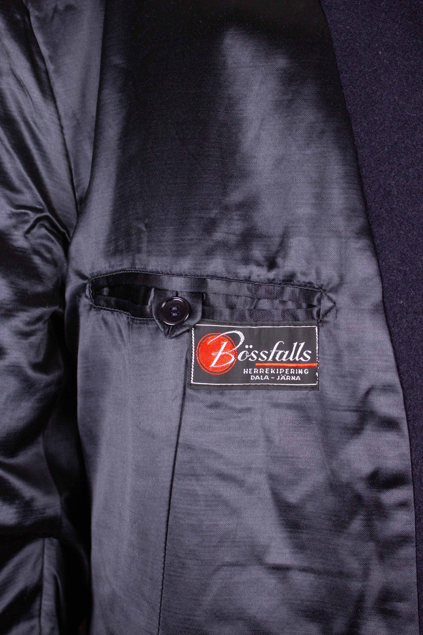 SWEDISH 1940S DARK BLUE DOUBLE BREASTED OVERCOAT BY JUNEX. SIZE CA EU 48