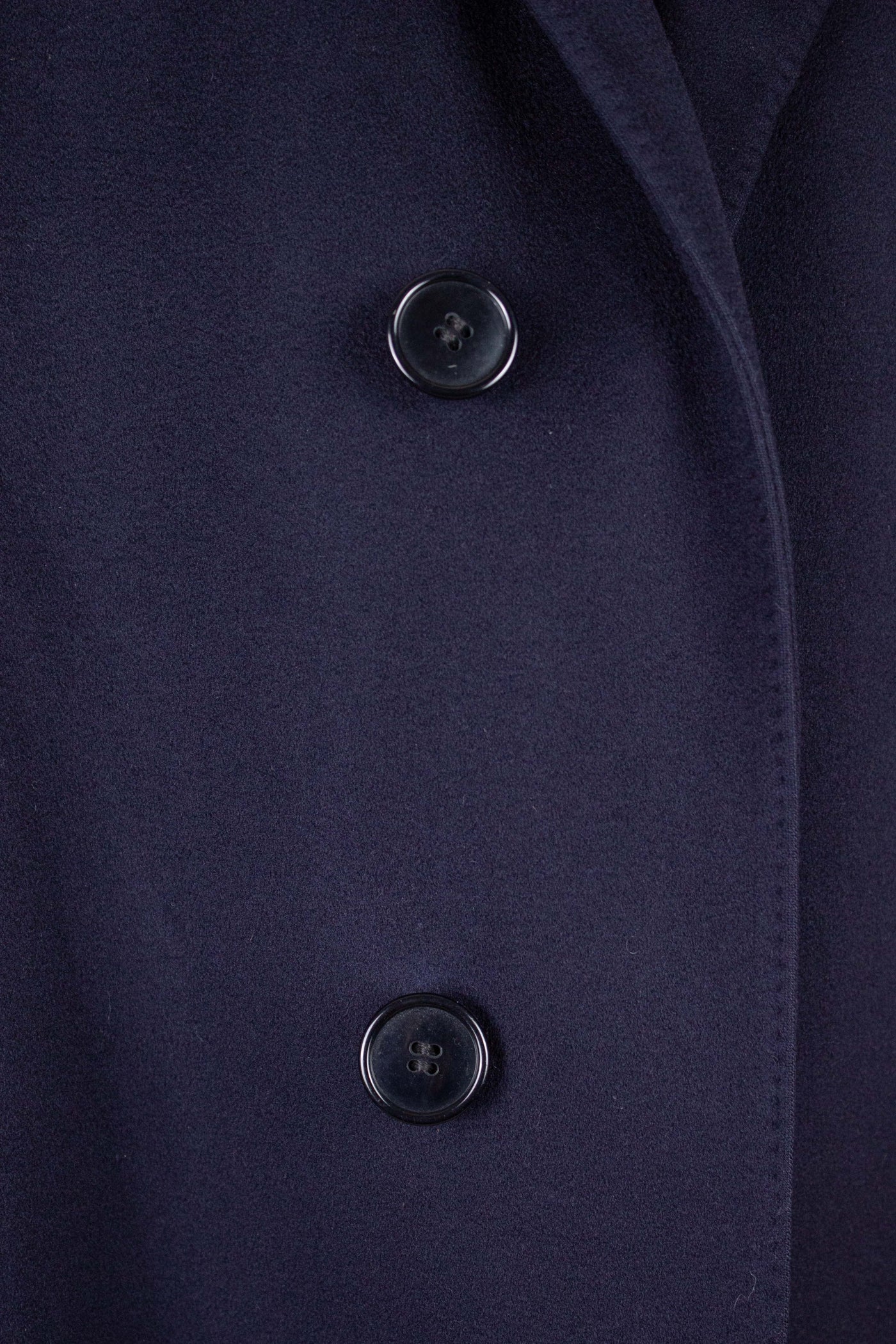 SWEDISH 1960S DARK BLUE SINGLE BREASTED RAGLAN OVERCOAT BY TIGER. SIZE CA EU 48-50