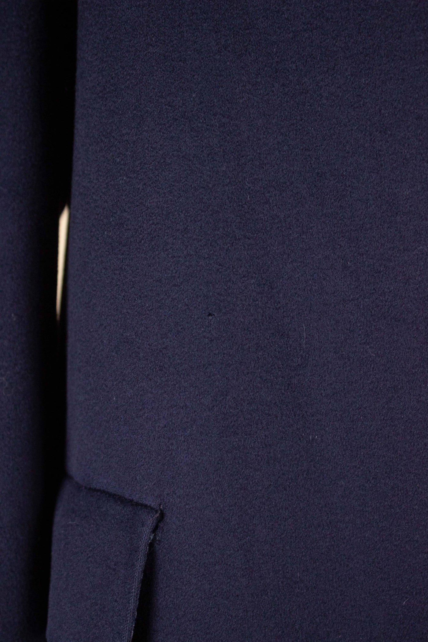 SWEDISH 1960S DARK BLUE SINGLE BREASTED RAGLAN OVERCOAT BY TIGER. SIZE CA EU 48-50