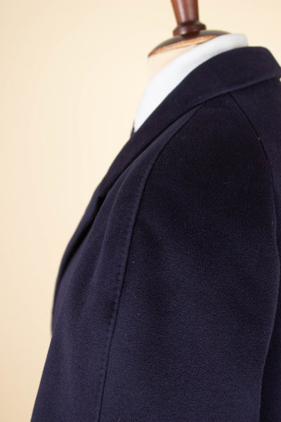 SWEDISH 1960S DARK BLUE SINGLE BREASTED RAGLAN OVERCOAT BY TIGER. SIZE CA EU 48-50