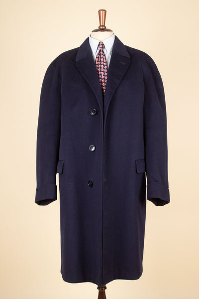 SWEDISH 1960S DARK BLUE SINGLE BREASTED RAGLAN OVERCOAT BY TIGER. SIZE CA EU 48-50