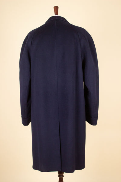 SWEDISH 1960S DARK BLUE SINGLE BREASTED RAGLAN OVERCOAT BY TIGER. SIZE CA EU 48-50