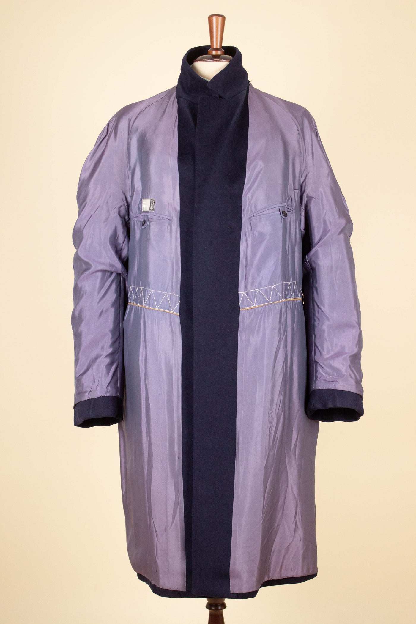 SWEDISH 1960S DARK BLUE SINGLE BREASTED RAGLAN OVERCOAT BY TIGER. SIZE CA EU 48-50
