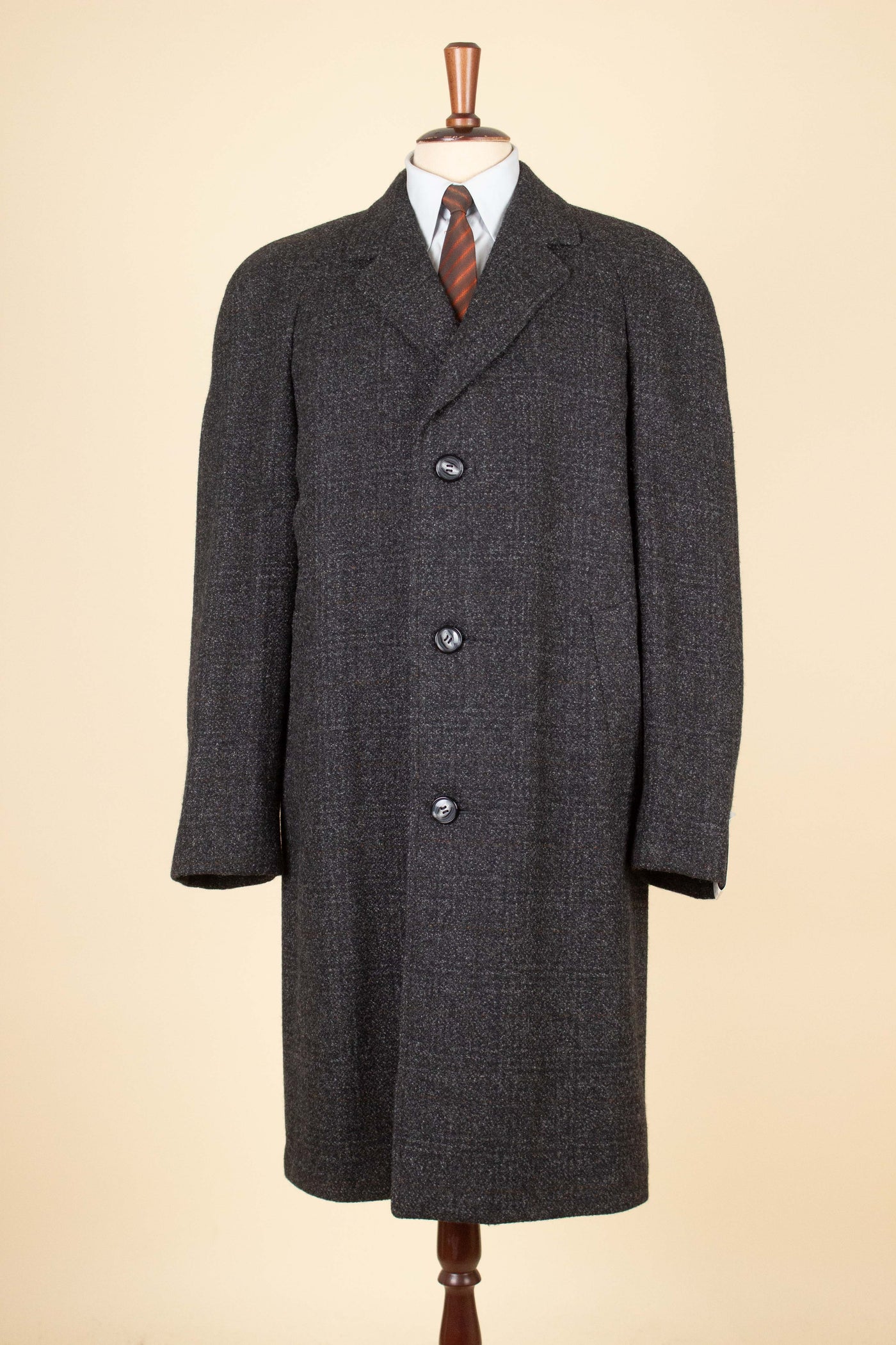 SWEDISH 1960S GREY CHECKERED DEADSTOCK RAGLAN OVERCOAT BY SIR. SIZE CA EU 48-50
