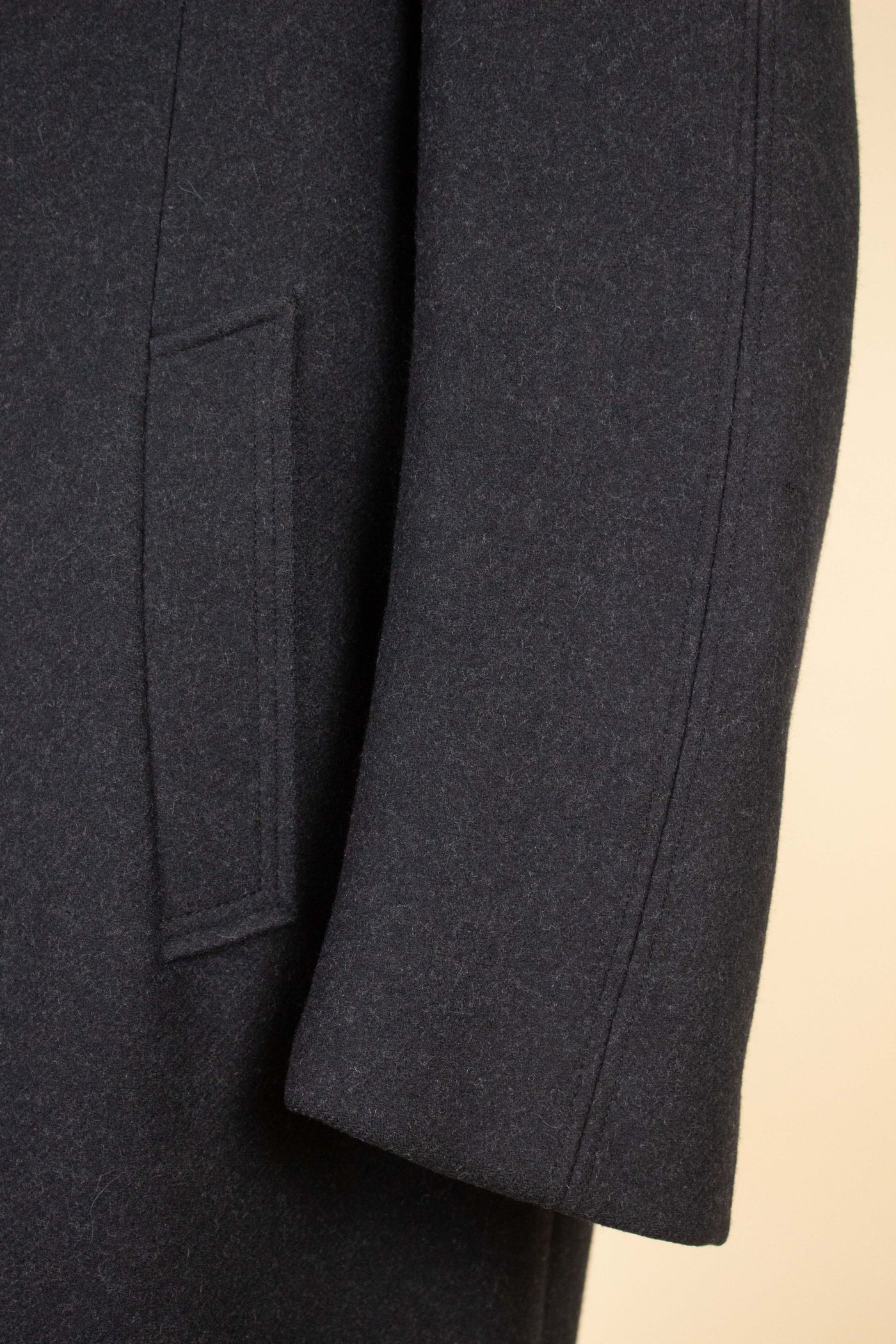SWEDISH 1950S DARK GREY SINGLE BREASTED OVERCOAT BY WIDENGRENS. SIZE CA EU 48