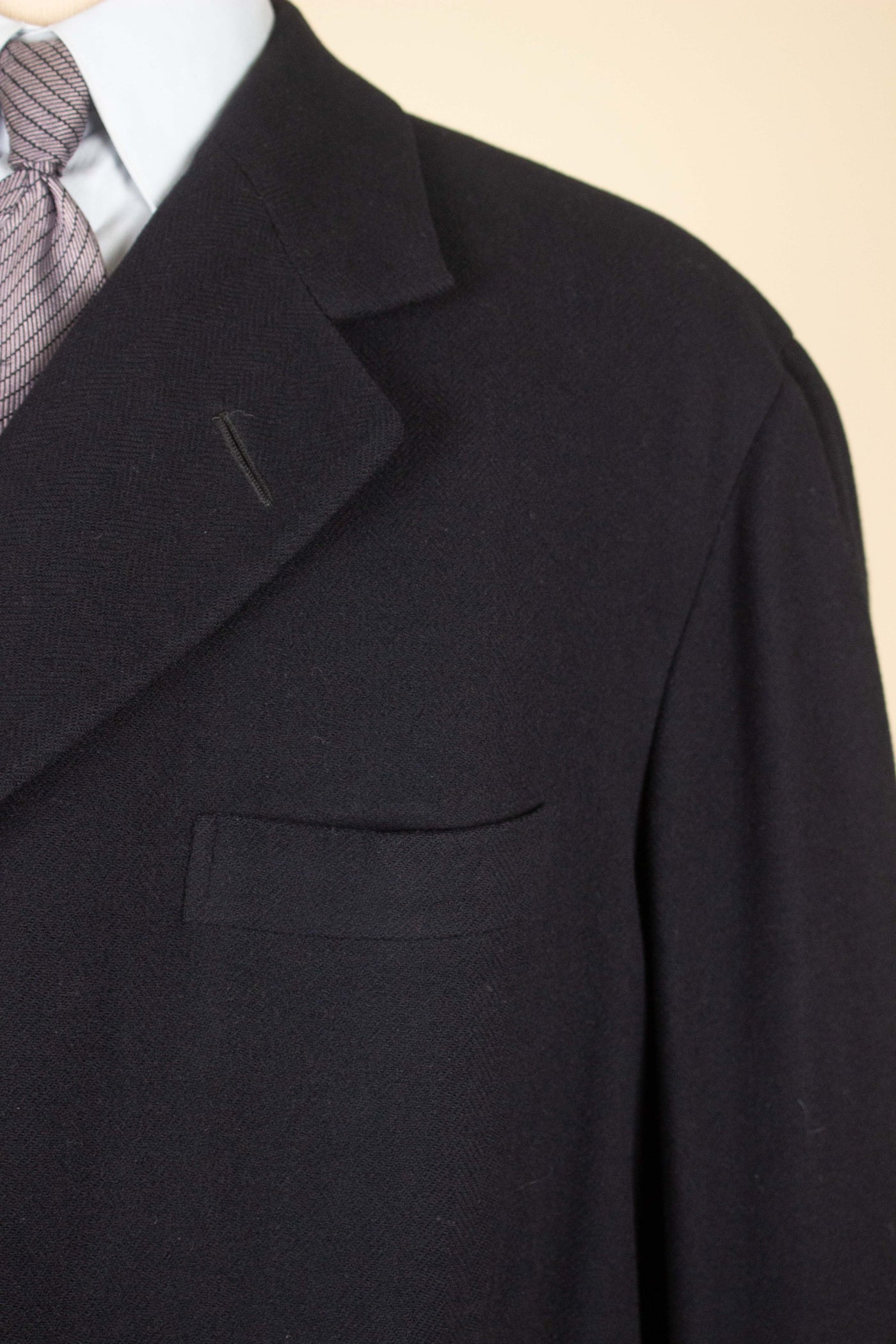 SWEDISH 1950 BESPOKE BLACK SINGLE BREASTED OVERCOAT BY NILSSON & LINDMAN. SIZE CA EU 54