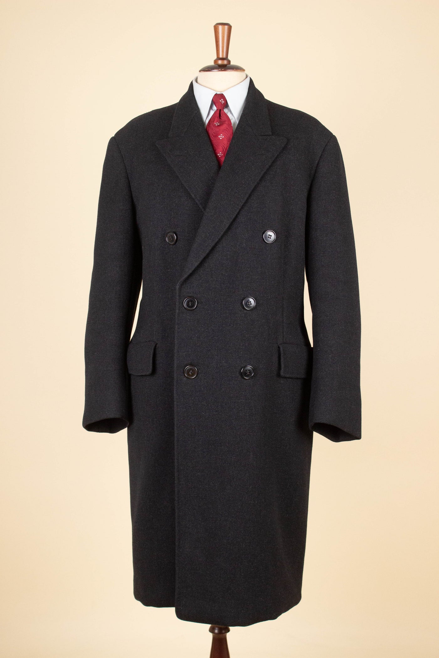 SWEDISH BESPOKE 1958 DARK GREY DOUBLE BREASTED OVERCOAT BY HÖGDAHLS. SIZE CA EU 48